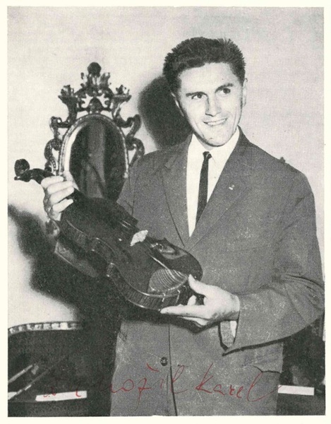 Interview. Hudební nástroje, roč. 5, 1968, č. 2, s. 59.
